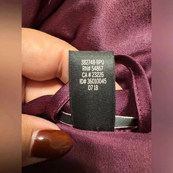 Victoria’s Secret Satin Robe w/ Pockets |Burgundy Color |Size M/L Missing belt - Picture 6 of 6